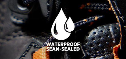 Piel impermeable con costuras selladas para una protección duradera a prueba de agua. El bronceado especial repele la humedad para una protección waterproof.